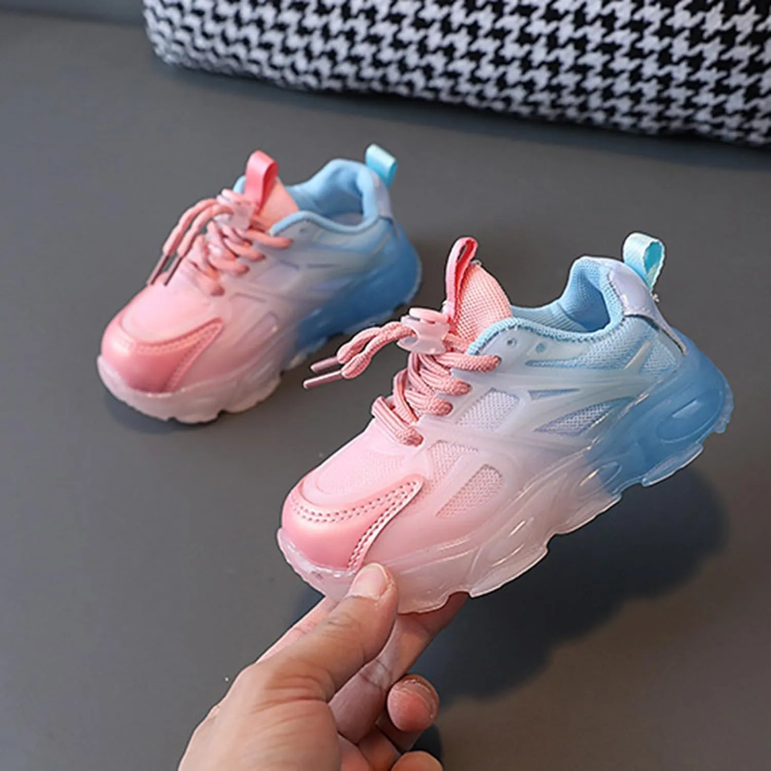 Little Boys Girls Light Up Shoes Breathable Lightweight Comfy Soft Running Tennis Kid Running Shoes Girls Size 13